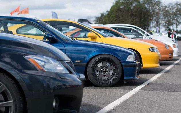 Old-and-Used-Car-Buyers Old-and-Used-Car-Buyers